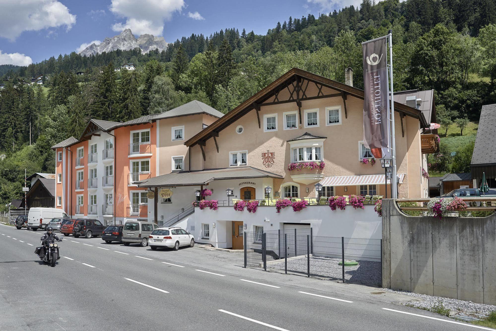 Posthotel Strengen Am Arlberg Exterior photo